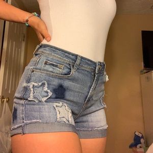 TRENDY MULTI WASHED STAR DENIM SHORTS!